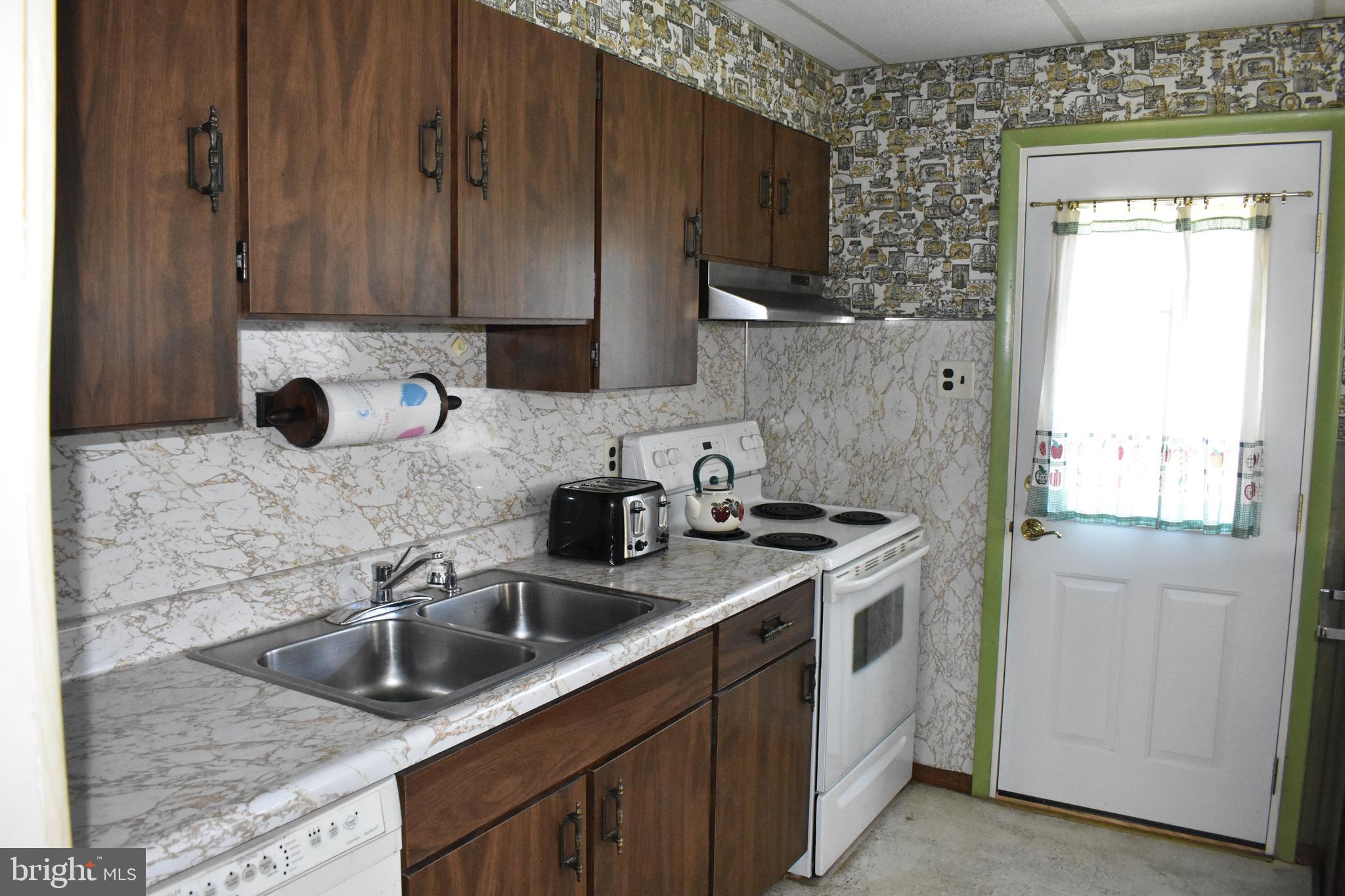 1221 Livingstone Road York, PA 17404 - Photo 13 of 31