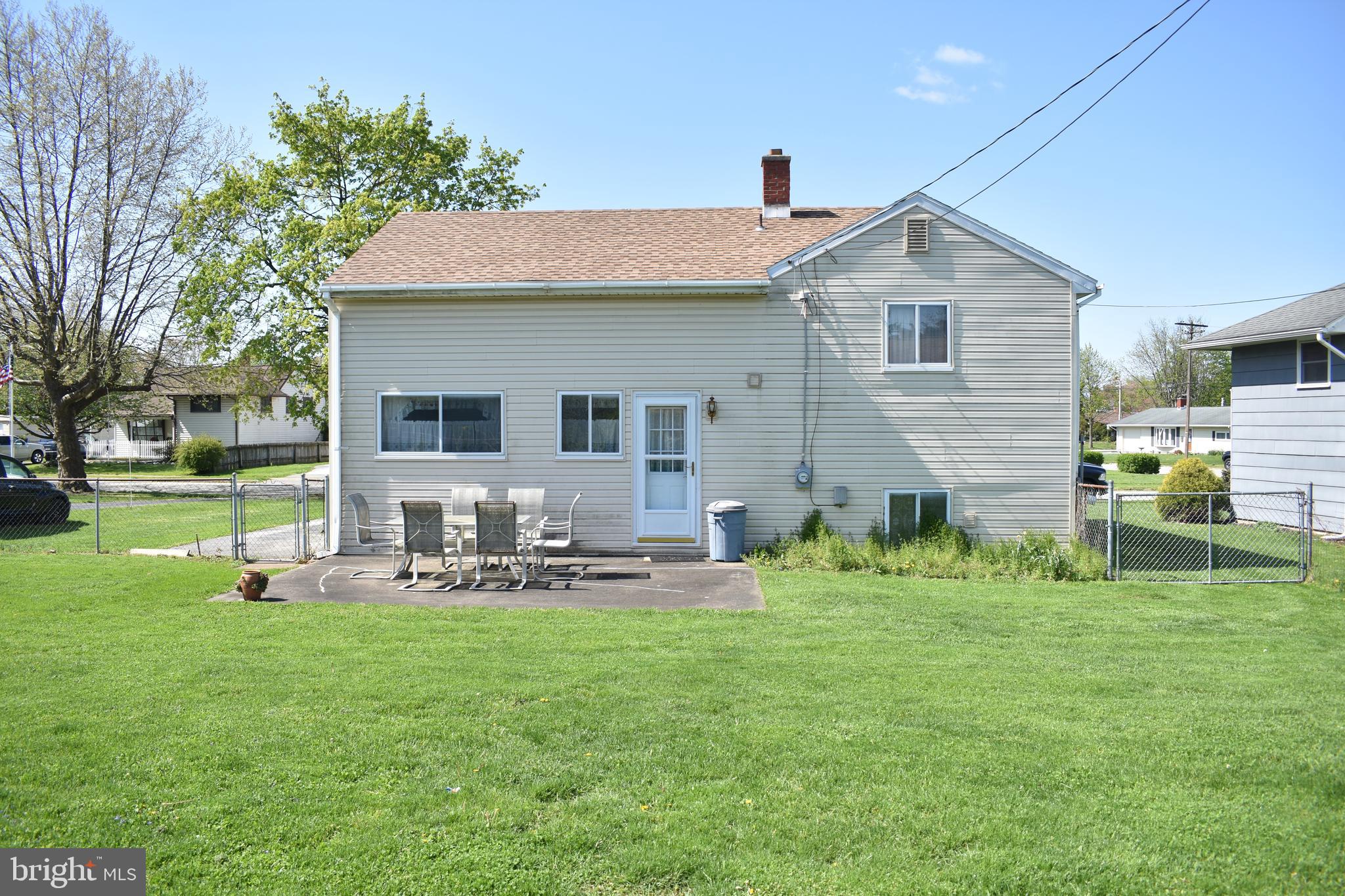 1221 Livingstone Road York, PA 17404 - Photo 4 of 31