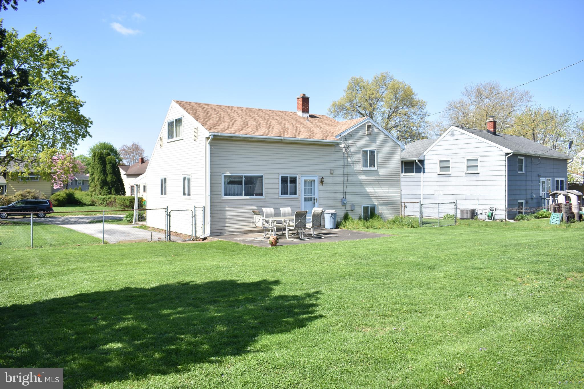 1221 Livingstone Road York, PA 17404 - Photo 5 of 31
