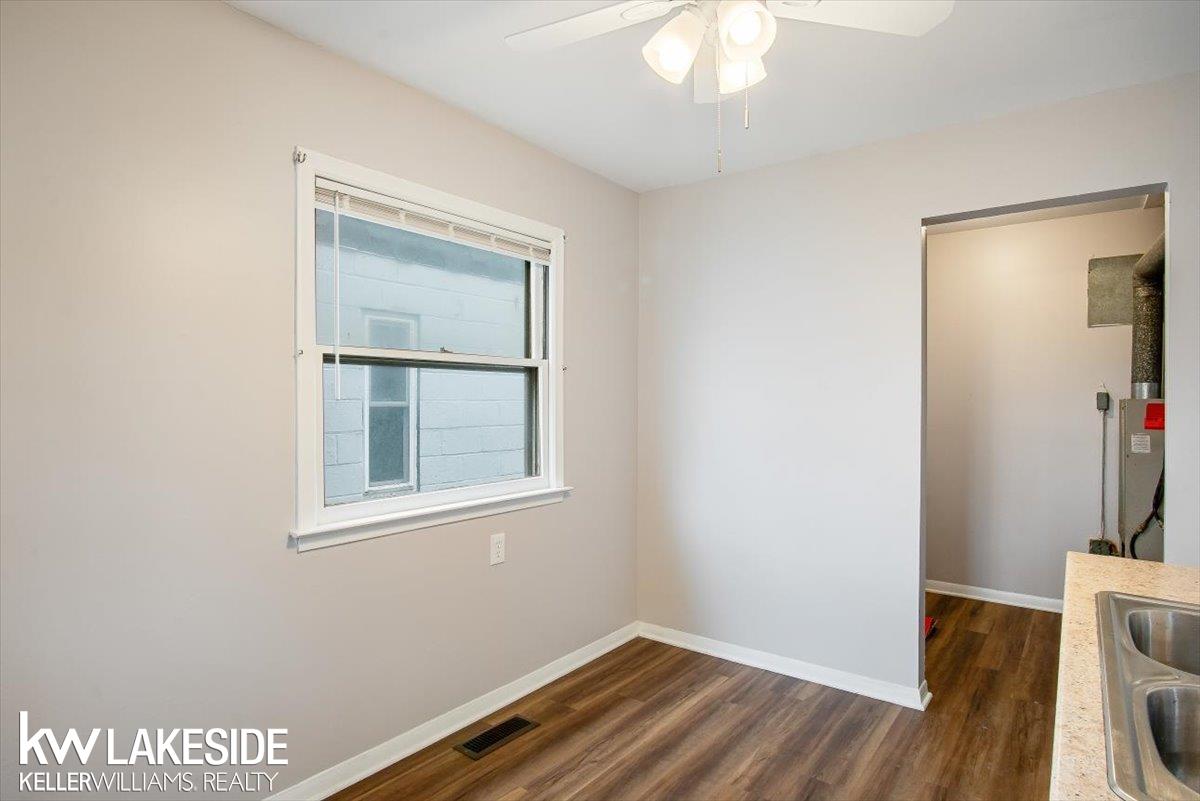 8111 Rivard Avenue Warren, MI 48089 - Photo 17 of 25 50170713-6B4B8898-E668-43C7-9307-0AAE38A5FDAF.JPG
