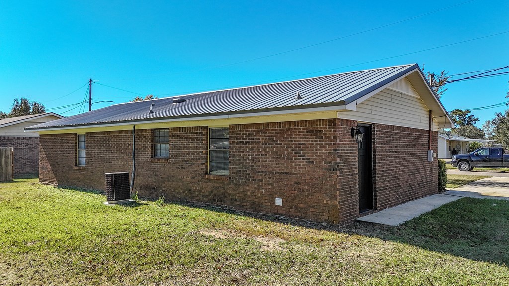 307 Caladium Road Taylor, AL 36301 - Photo 4 of 18