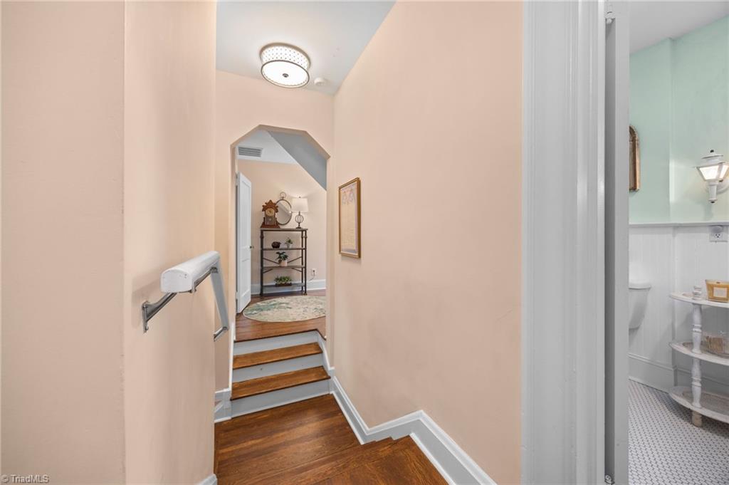 638 Colonial Drive High Point, NC 27262 - Photo 29 of 50