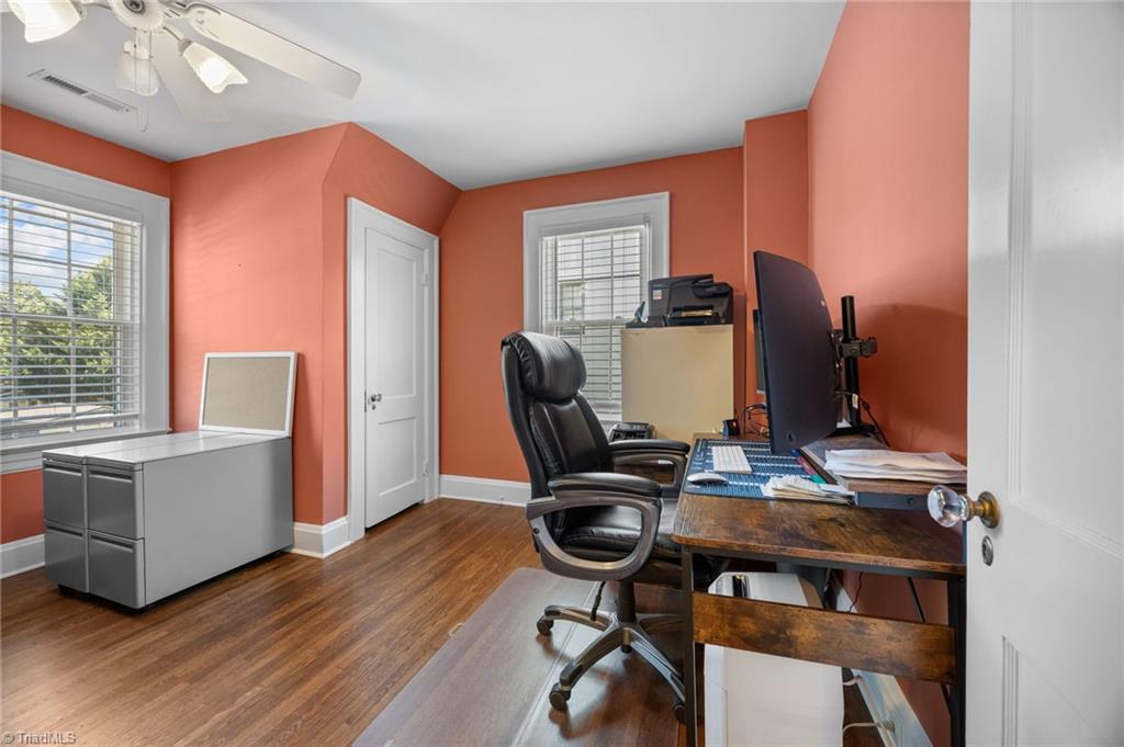 638 Colonial Drive High Point, NC 27262 - Photo 35 of 50