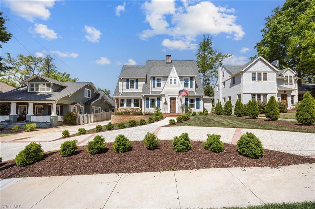 638 Colonial Drive High Point, NC 27262 - Photo 4 of 50