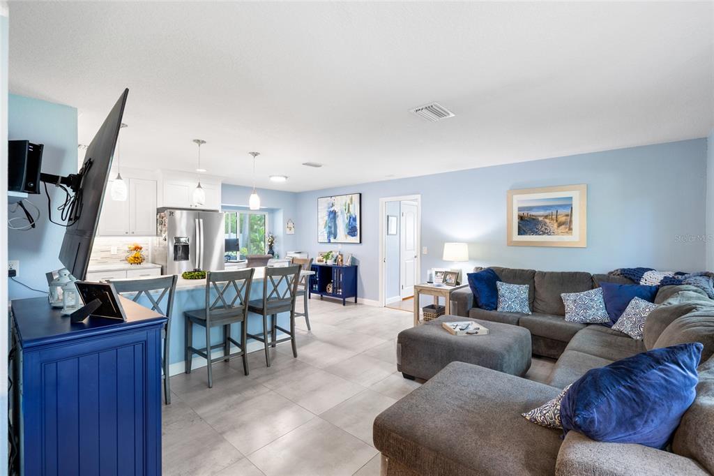 1070 McCarty Street Dunedin, FL 34698 - Photo 8 of 59