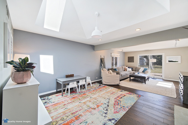 2007 Driving Park Road Wheaton, IL 60187 - Photo 10 of 29 a living room with furniture and a table