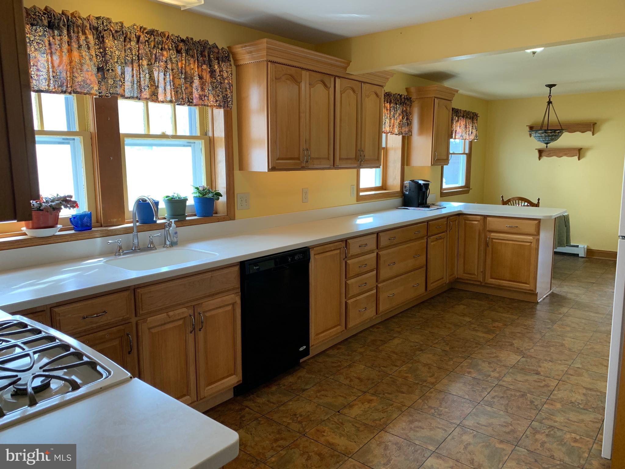 2885 Nottingham Way Hamilton, NJ 08619 - Photo 8 of 33