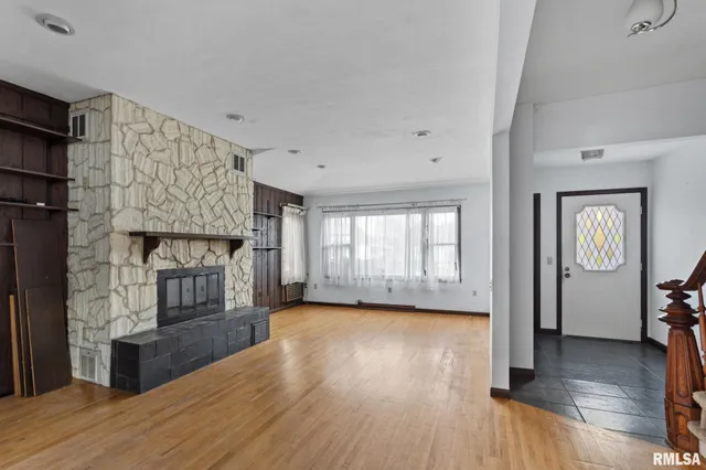 $135,000 | 2709 16th Street, Moline, IL 61265