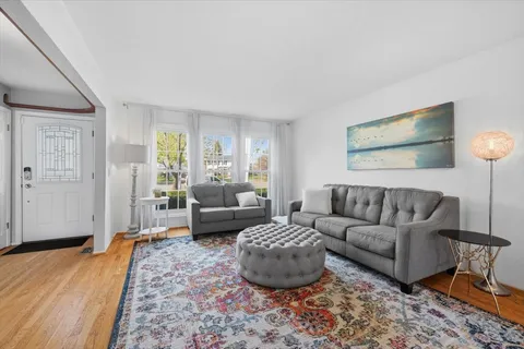 $499,000 | 421 Thompson Boulevard, Buffalo Grove, IL 60089