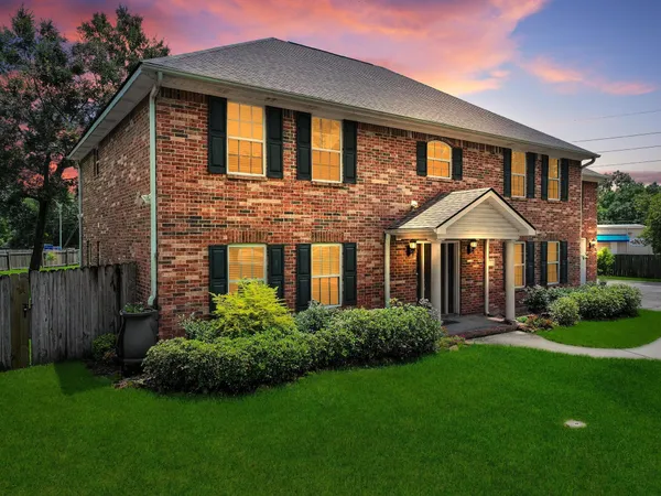 $435,000 | 5 Twin Cir Drive, Beaumont, TX 77706