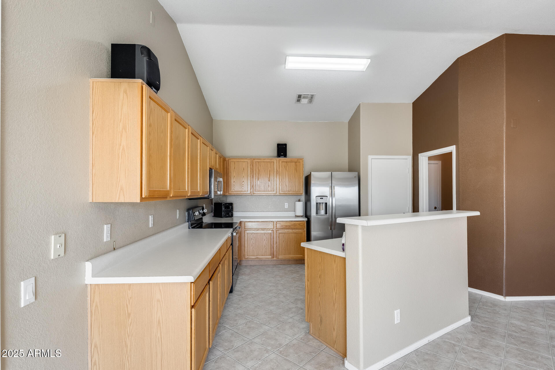 642 South Thunderbird Drive Apache Junction, AZ 85120 - Photo 13 of 53 a kitchen that has a sink and a stove in it