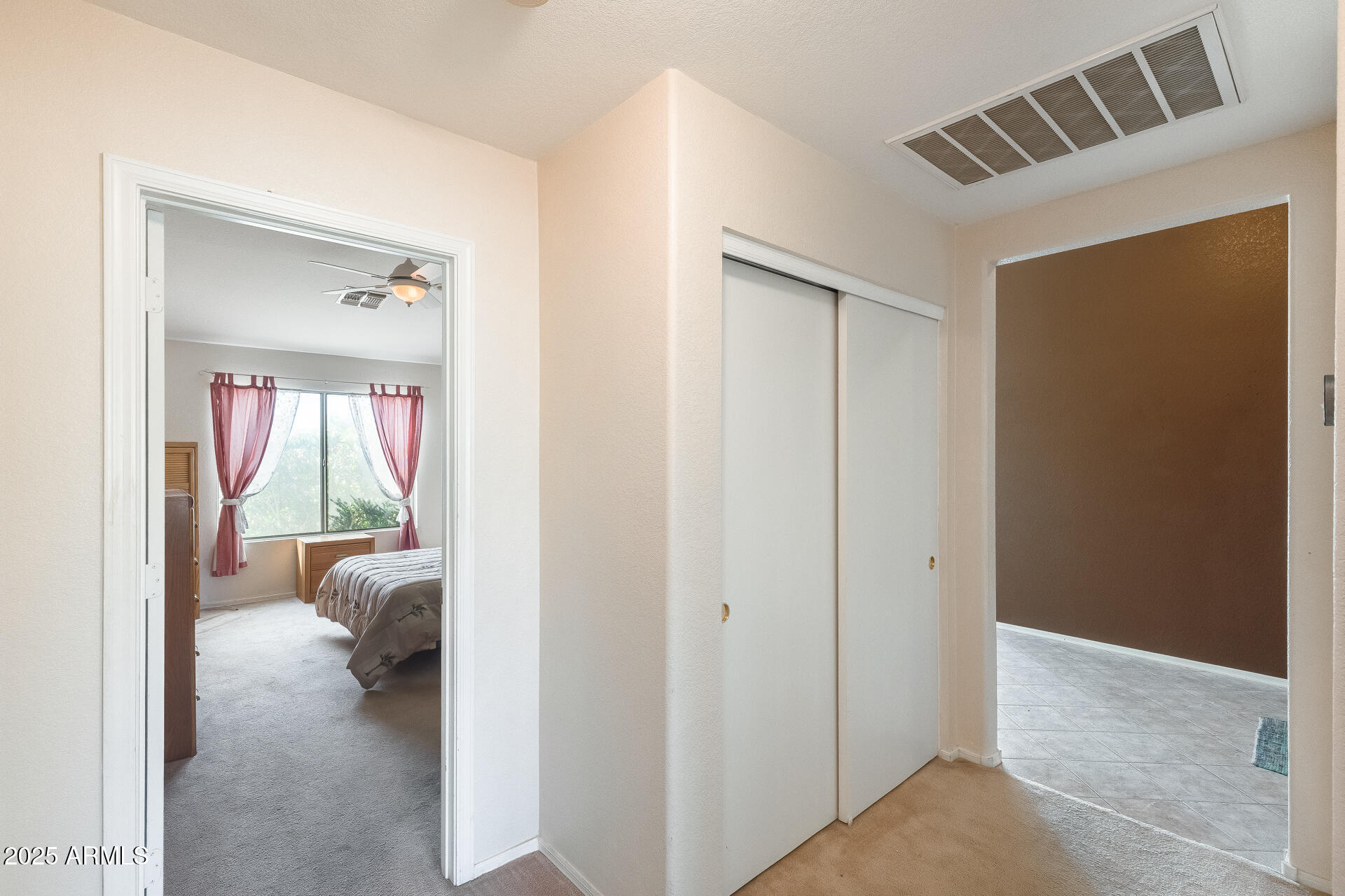 642 South Thunderbird Drive Apache Junction, AZ 85120 - Photo 20 of 53 a view of living room