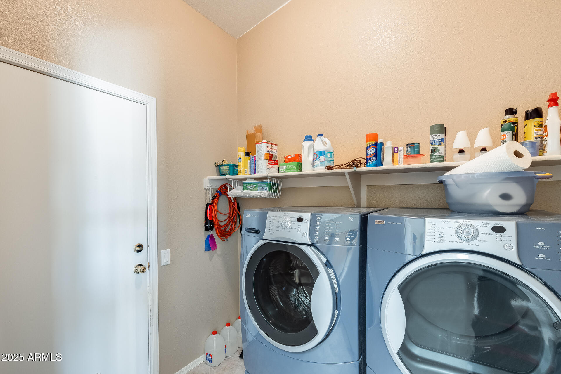 642 South Thunderbird Drive Apache Junction, AZ 85120 - Photo 34 of 53 a utility room with dryer and washer