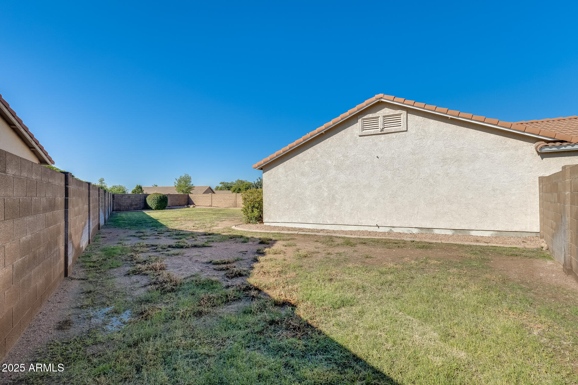 642 South Thunderbird Drive Apache Junction, AZ 85120 - Photo 42 of 53 a view of a big yard with wooden fence