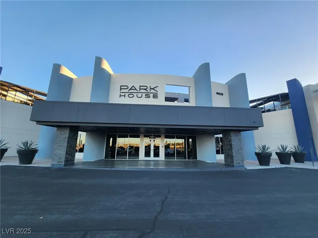 $3,705 | 8925 West Flamingo Road, Unit 232, Las Vegas, NV 89147