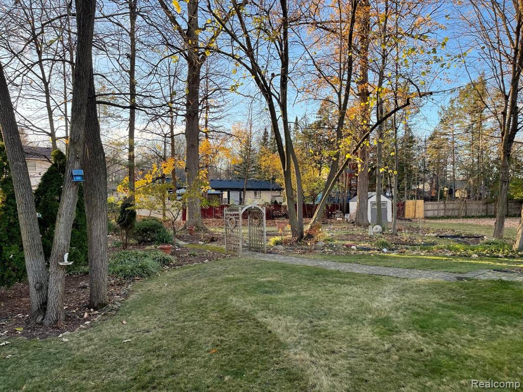 18311 Wayne Road Livonia, MI 48152 - Photo 8 of 54