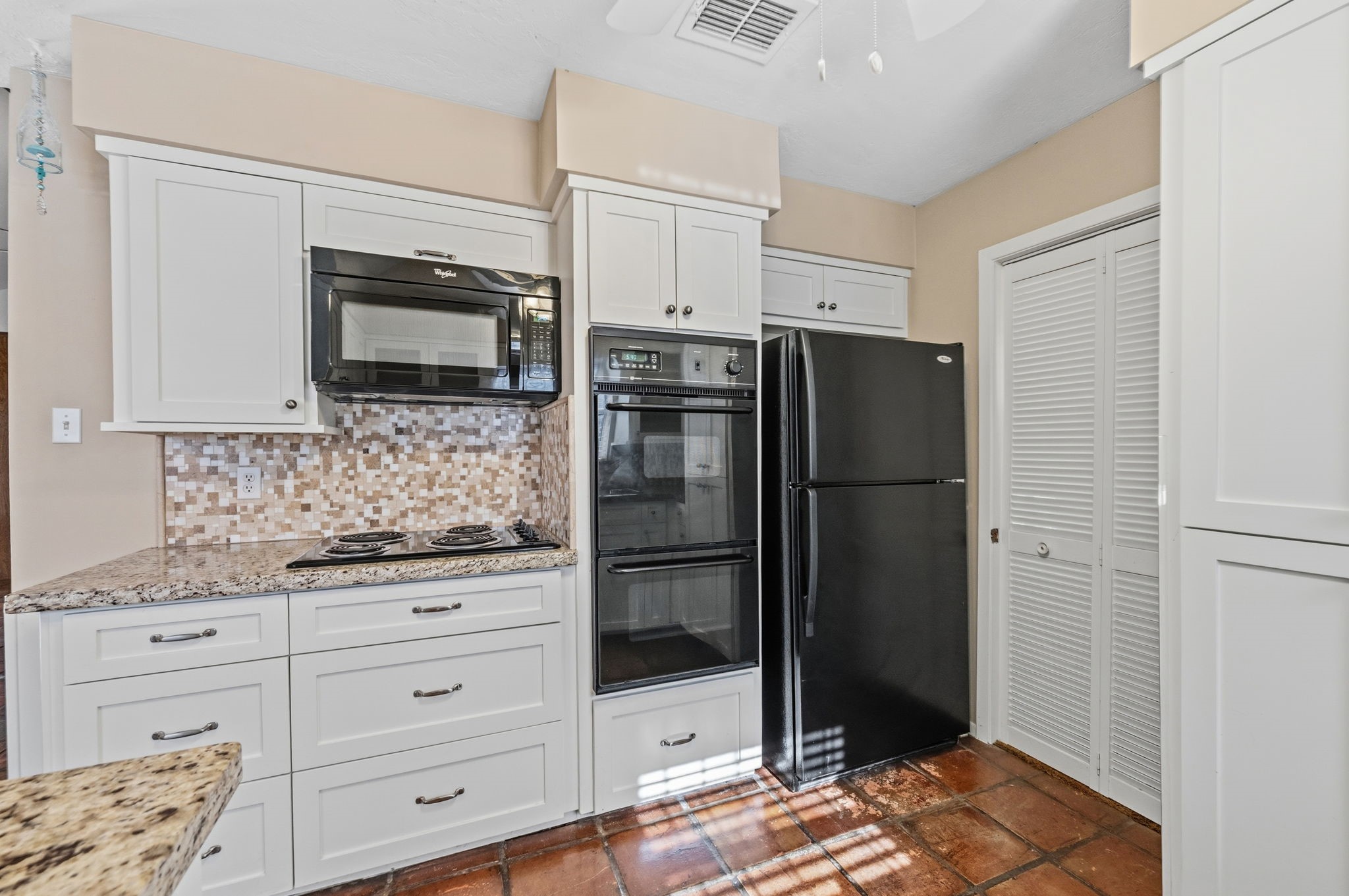 8834 Sandstone Road Houston, TX 77036 - Photo 10 of 31