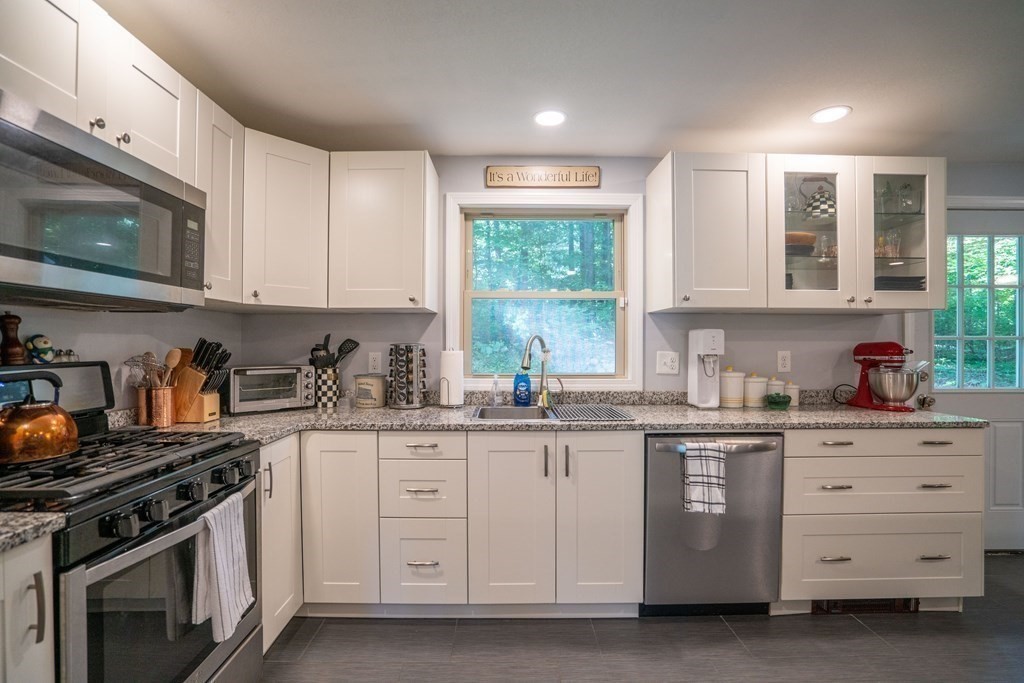 617 Florence Road Northampton, MA 01062 - Photo 3 of 32