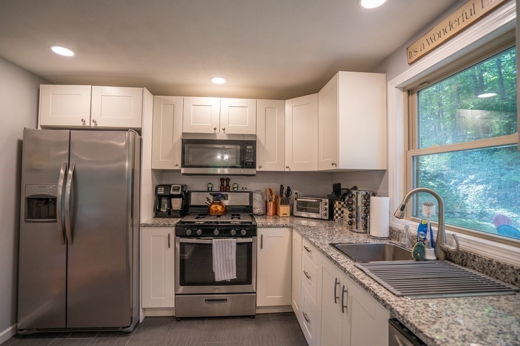 617 Florence Road Northampton, MA 01062 - Photo 4 of 32