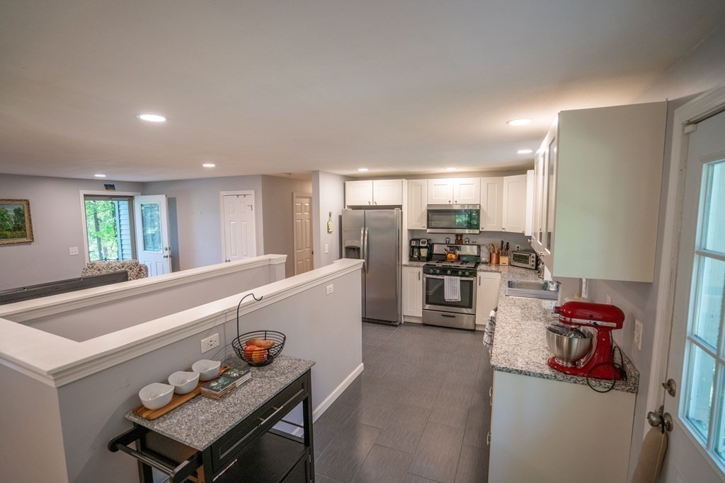 617 Florence Road Northampton, MA 01062 - Photo 5 of 32