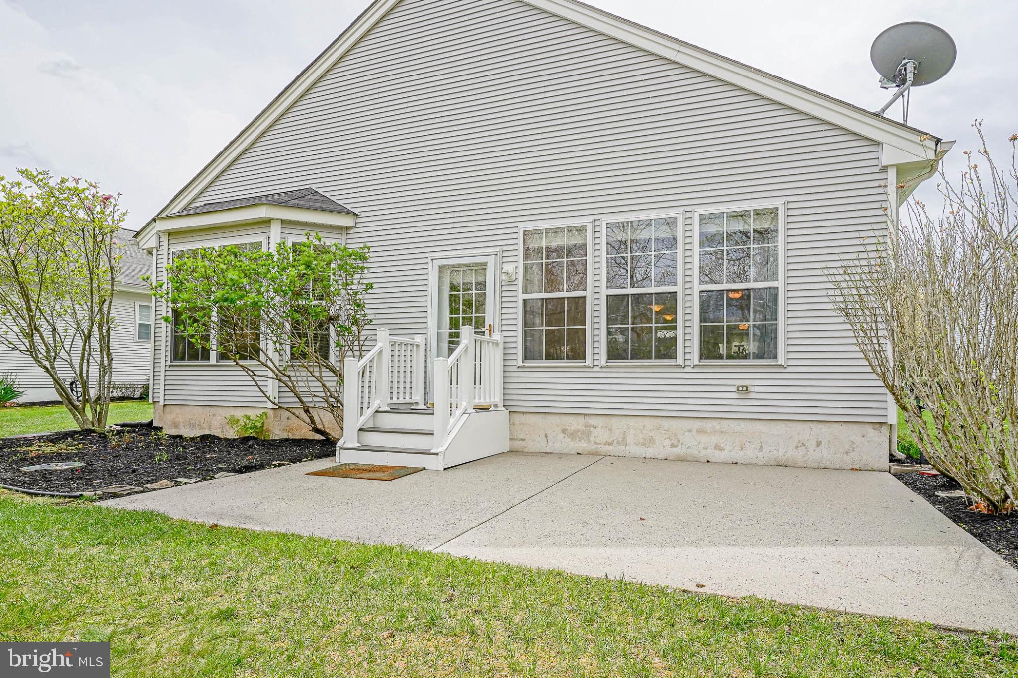 213 Limerick Street Absecon, NJ 08205 - Photo 33 of 39 Charming backyard retreat awaits you!
