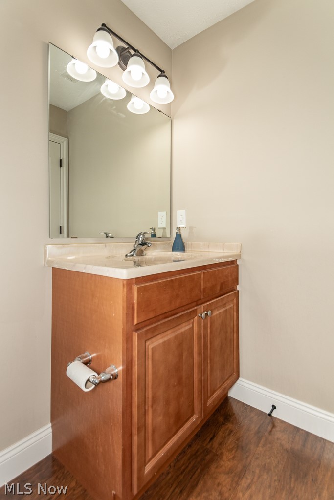 1505 Holmden Road South Euclid, OH 44121 - Photo 23 of 30 2nd Floor Full Bath