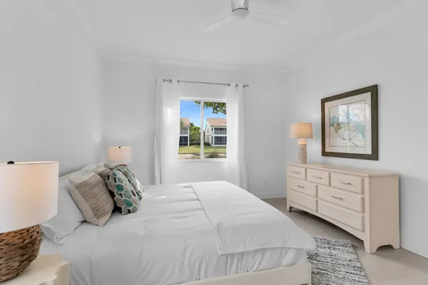 $428,500 | 700 Saratoga Circle, Unit B101, Naples, FL 34104