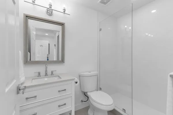 $428,500 | 700 Saratoga Circle, Unit B101, Naples, FL 34104