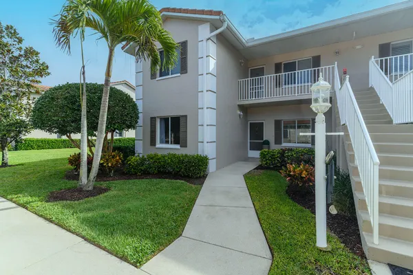 $428,500 | 700 Saratoga Circle, Unit B101, Naples, FL 34104