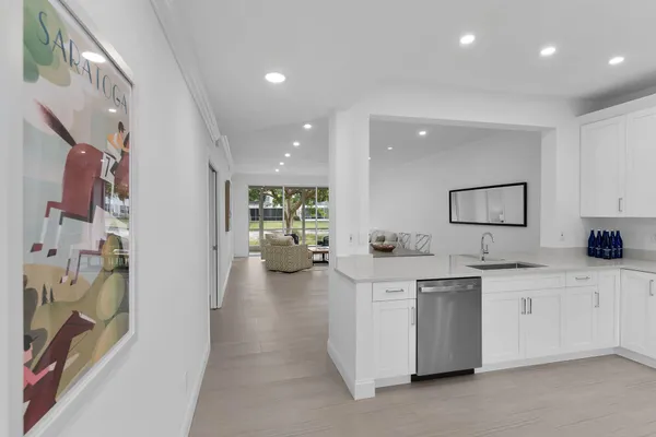$428,500 | 700 Saratoga Circle, Unit B101, Naples, FL 34104