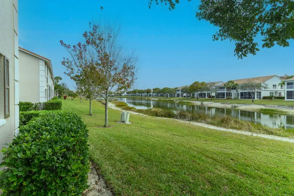 $428,500 | 700 Saratoga Circle, Unit B101, Naples, FL 34104