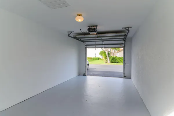 $428,500 | 700 Saratoga Circle, Unit B101, Naples, FL 34104