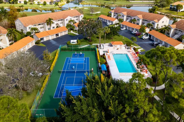 $428,500 | 700 Saratoga Circle, Unit B101, Naples, FL 34104