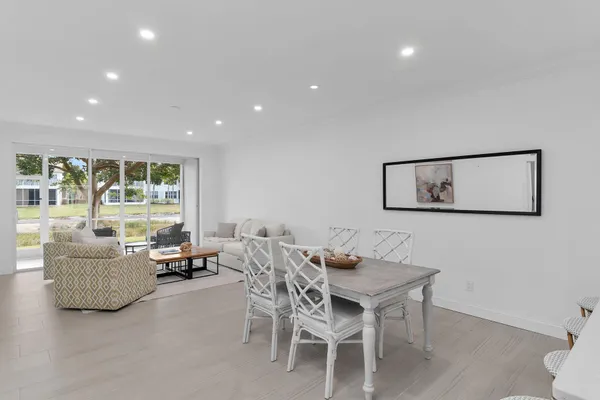 $428,500 | 700 Saratoga Circle, Unit B101, Naples, FL 34104