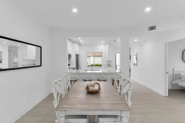 $428,500 | 700 Saratoga Circle, Unit B101, Naples, FL 34104