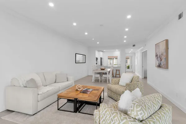 $428,500 | 700 Saratoga Circle, Unit B101, Naples, FL 34104