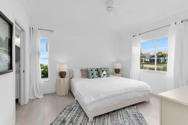 $428,500 | 700 Saratoga Circle, Unit B101, Naples, FL 34104
