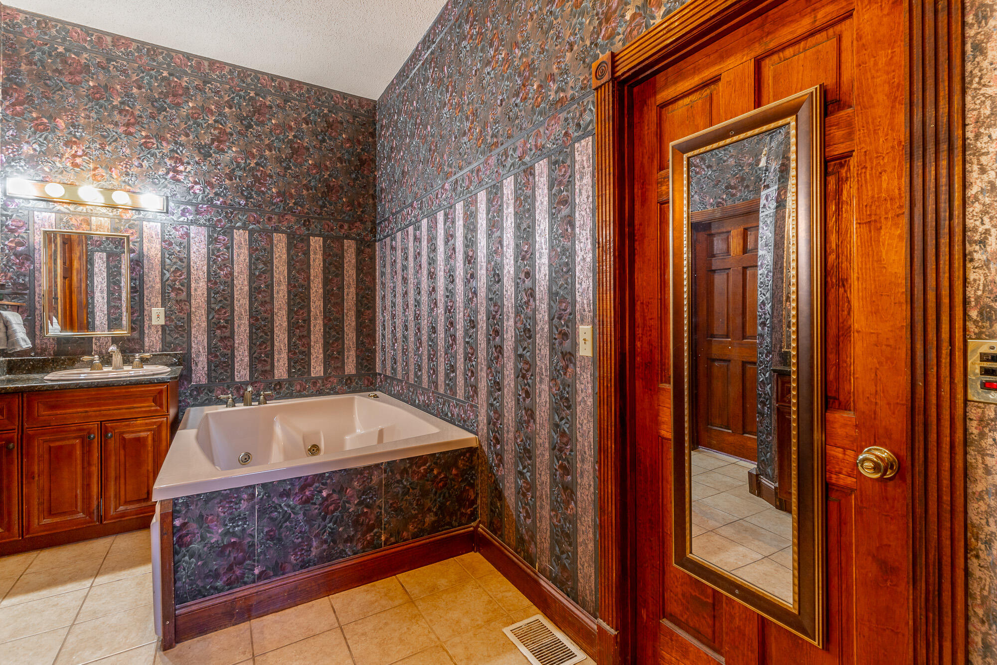 594 Rakestraw Road McDonald, TN 37353 - Photo 20 of 67 Whirlpool Tub