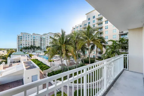 $875,000 | 450 North Federal Highway, Unit 711, Boynton Beach, FL 33435