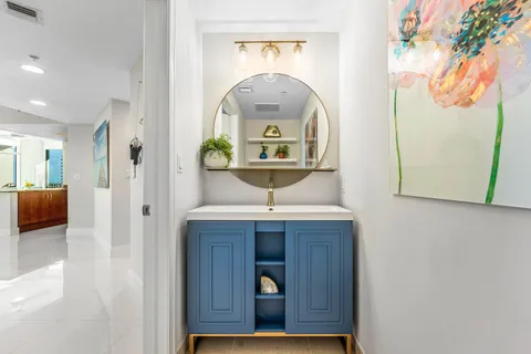 $875,000 | 450 North Federal Highway, Unit 711, Boynton Beach, FL 33435