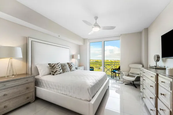 $824,000 | 450 North Federal Highway, Unit 711, Boynton Beach, FL 33435
