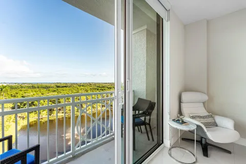 $875,000 | 450 North Federal Highway, Unit 711, Boynton Beach, FL 33435