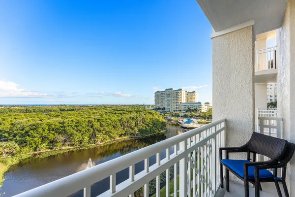 $824,000 | 450 North Federal Highway, Unit 711, Boynton Beach, FL 33435