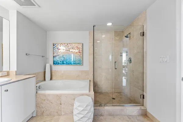 $824,000 | 450 North Federal Highway, Unit 711, Boynton Beach, FL 33435