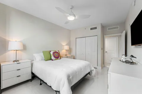 $875,000 | 450 North Federal Highway, Unit 711, Boynton Beach, FL 33435