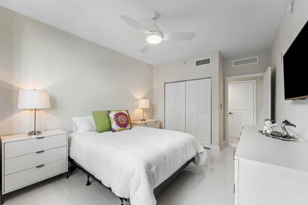 $824,000 | 450 North Federal Highway, Unit 711, Boynton Beach, FL 33435