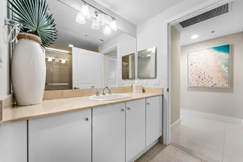 $875,000 | 450 North Federal Highway, Unit 711, Boynton Beach, FL 33435