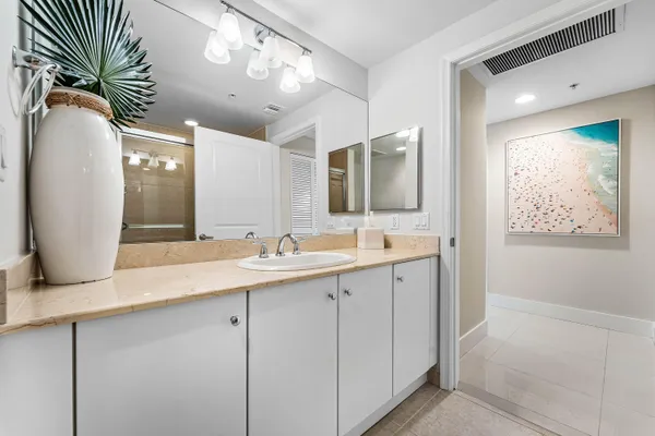 $824,000 | 450 North Federal Highway, Unit 711, Boynton Beach, FL 33435