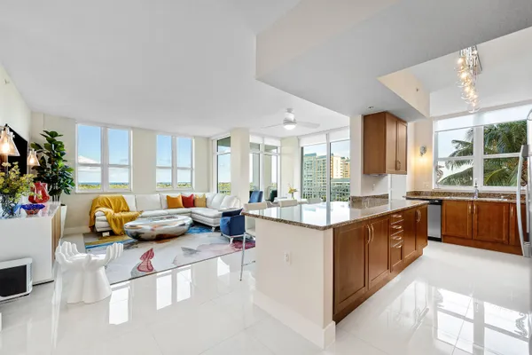 $824,000 | 450 North Federal Highway, Unit 711, Boynton Beach, FL 33435