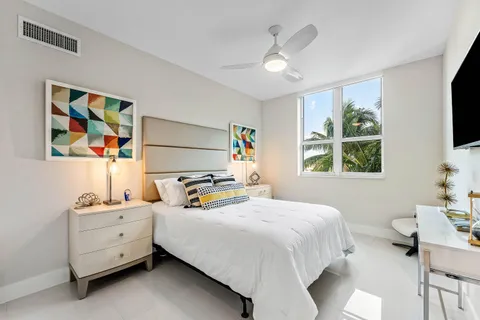 $875,000 | 450 North Federal Highway, Unit 711, Boynton Beach, FL 33435